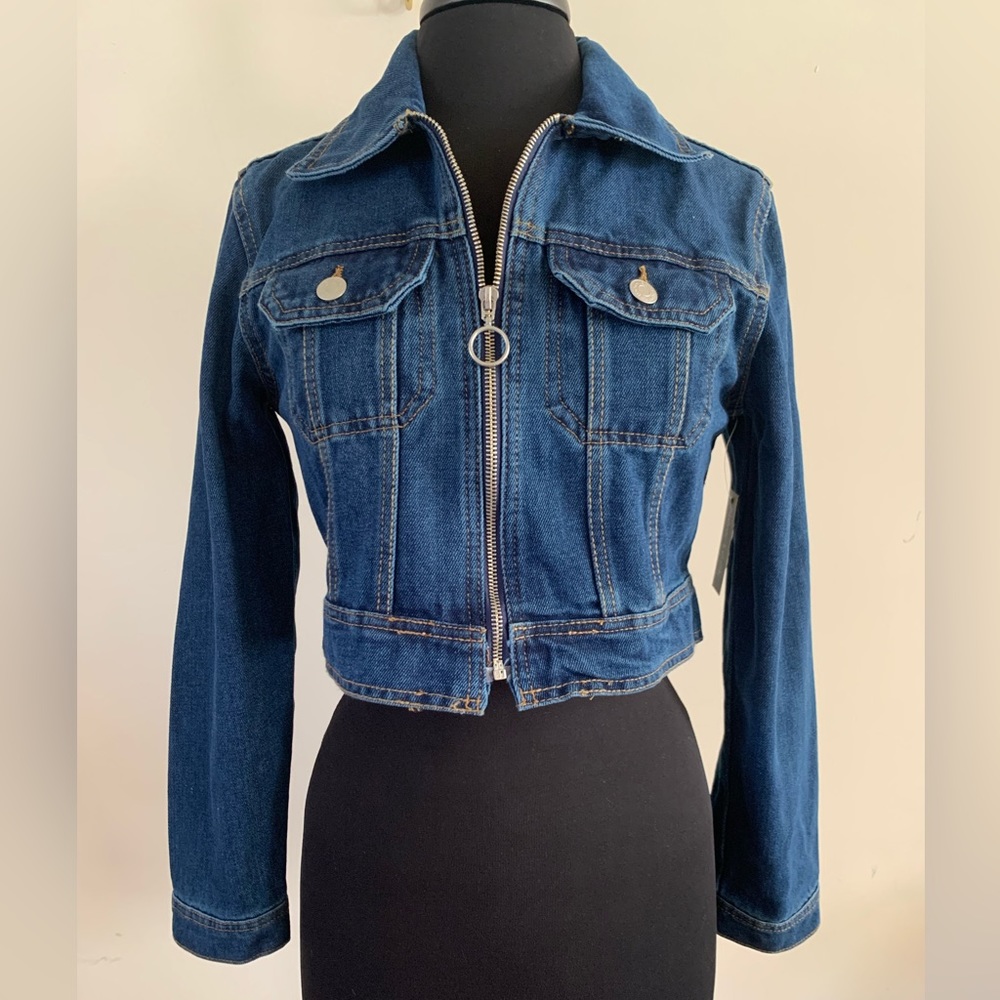 Cropped Jean Jacket. Zip Up Front. Dark Denim Wash. Ring Zipper. Size M